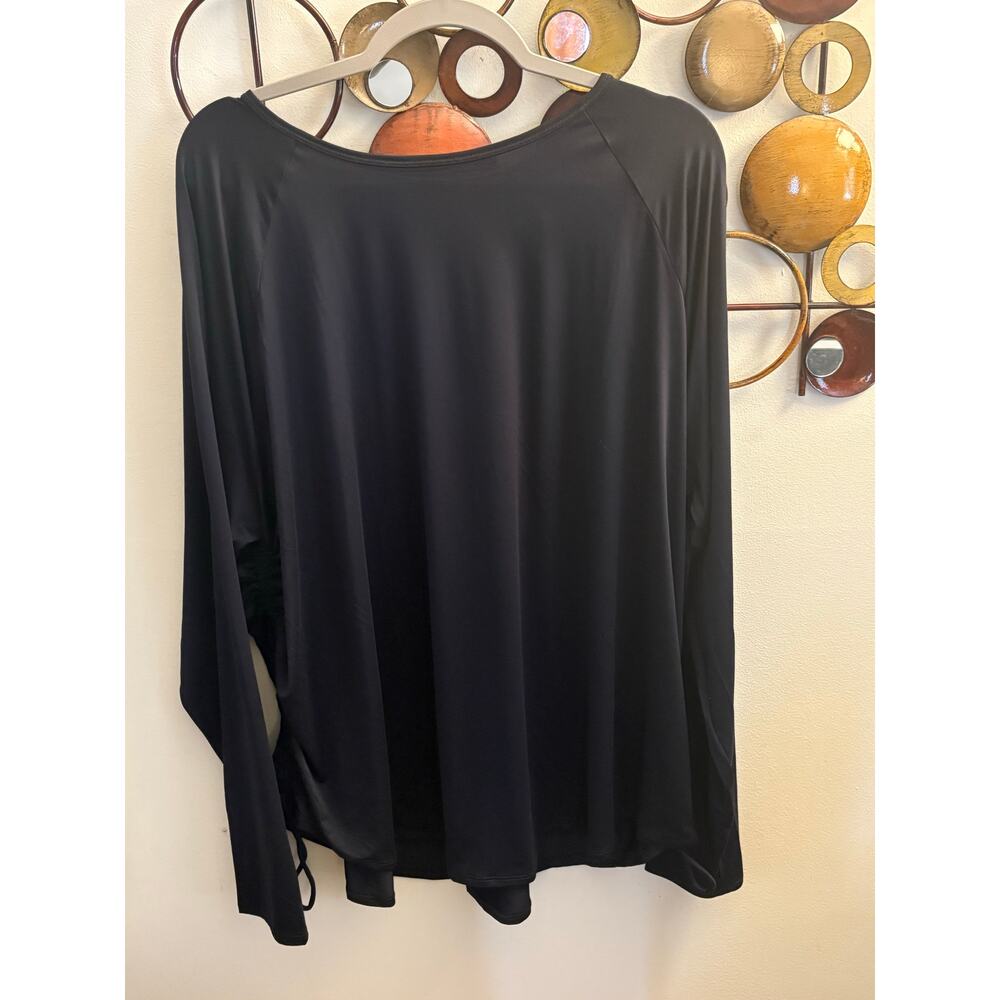 Under Armour women’s 3x long sleeve athletic top with size sech